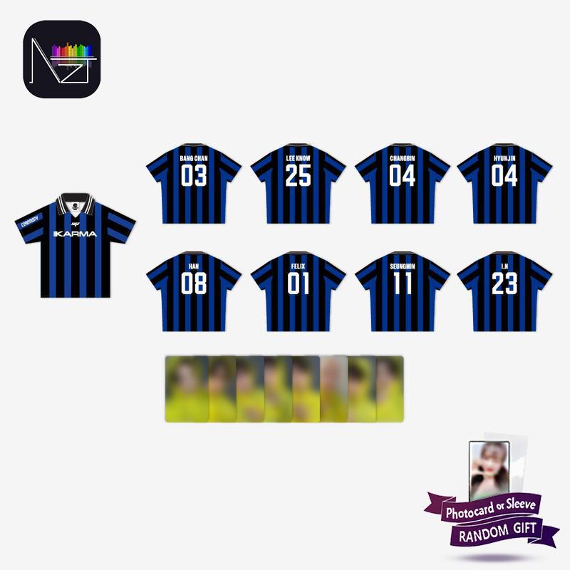 

[ПОП-АП МАГАЗИН KARMA] Stray Kids – ФУТБОЛКА UNIFORM Bang Chan