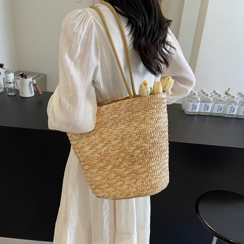 French Simple Retro Vacation Style Shoulder Straw Woven Bag Large Capacity, Versatile Casual Beach Bucket Woven Bag