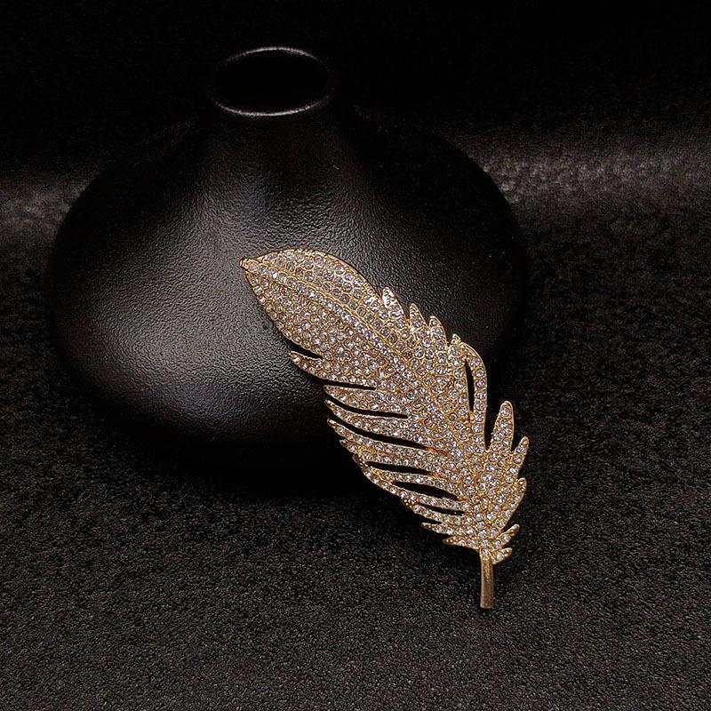 Elegant Vintage Diamond Feather Brooch for Women - Light Luxury Lapel Pin Jewelry