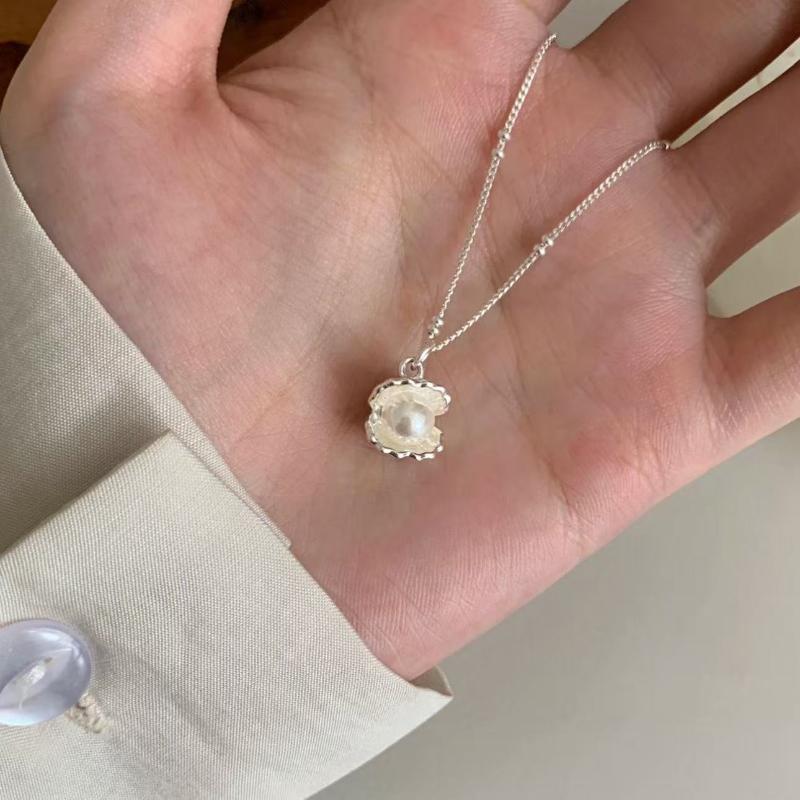 Pearl Shell Pendant Necklace For Women Delicate And Elegant Temperament Choker Chain Office Party Jewelry Birthday Gift