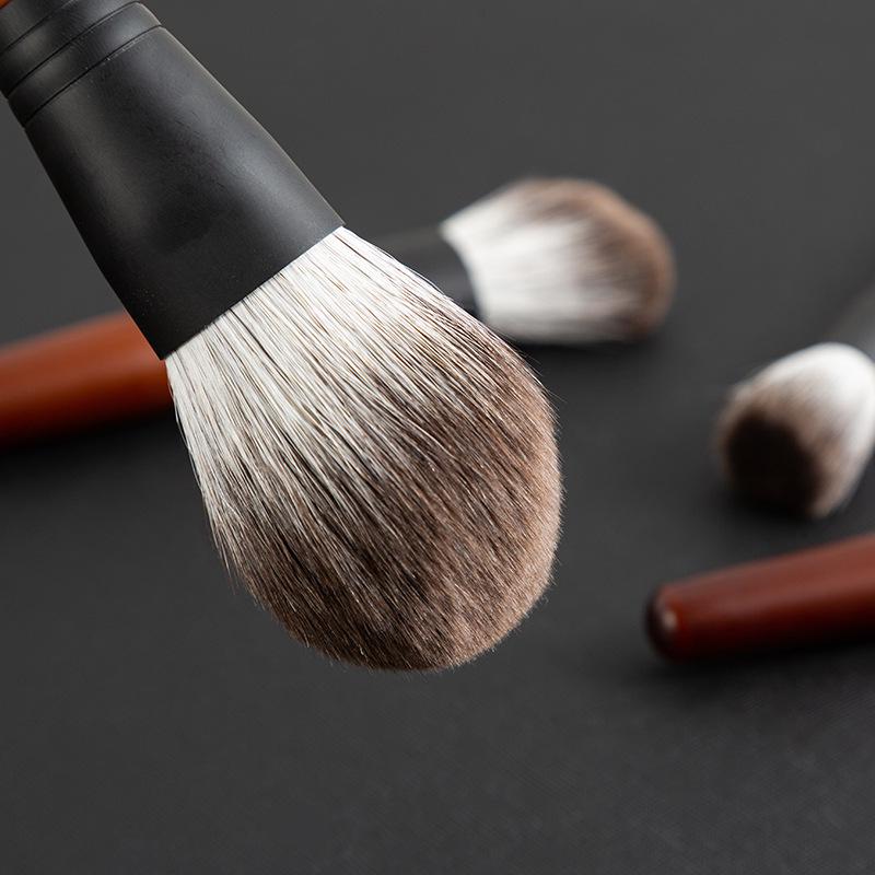 8-Piece Snow Fox Makeup Brush Set: Soft Powder, Stippling, Animal Hair Eyeshadow & Blending Brushes