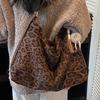 High-value Bag Women's Large-capacity New Autumn Shoulder Bag Casual Commuter Crossbody Tote Bag