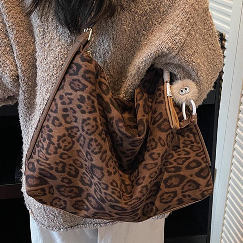 High-value Bag Women's Large-capacity New Autumn Shoulder Bag Casual Commuter Crossbody Tote Bag