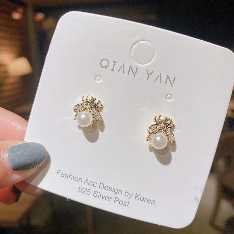 Exquisite Imitation Pearl Bee Stud Earrings for Women Simple Small Cute Animal Insect Korean Girl Jewelry Friend Christmas Gift
