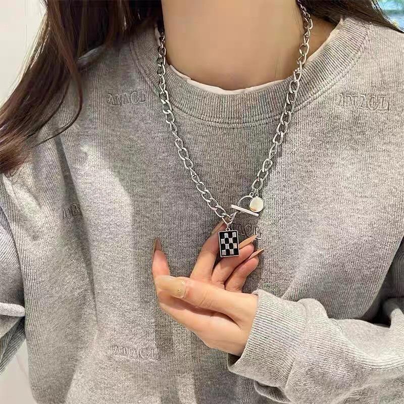 Sweet Cool Ins Trendy Punk Hip Hop Square Black and White Checkerboard Necklace High Fashion Grid Pattern OT Buckle Collarbone Chain