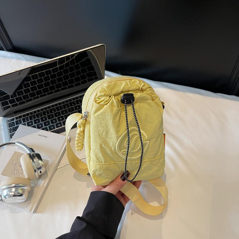 Mobile phone water cup integrated bag kettle bag Japanese women solid color shoulder bag commuter small satchel light travel bag