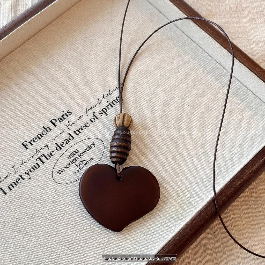 Retro Chinese Tassel Necklace: Unique Ethnic Style Women's High-End Clavicle Chain.