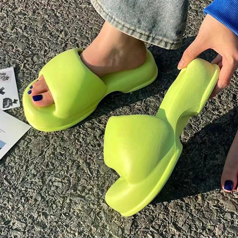 Fashion Summer Women Thick Sole Slippers Outdoor Casual Eva Platform Slippers Bathroom Anti-Slip Soft Sandals Fashion Ladies Cloud Shoes