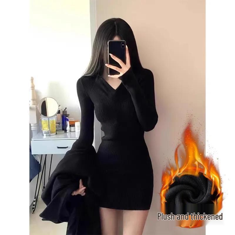 Black Fleece-Lined Hip-Hugging Skirt for Petite Figures - Sexy, Thickened Autumn/Winter Mini Dress