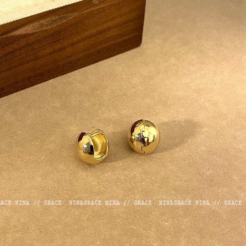 

Korean fever metal ball earrings niche design stud earrings new trendy earrings women