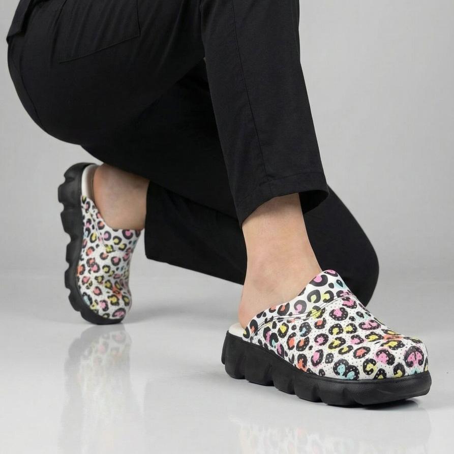 Women Light Sole Medical Clogs Sabo Hospital Shoes Non-Slip Slipper Nurse Doctor Midwife Surgical Sandals