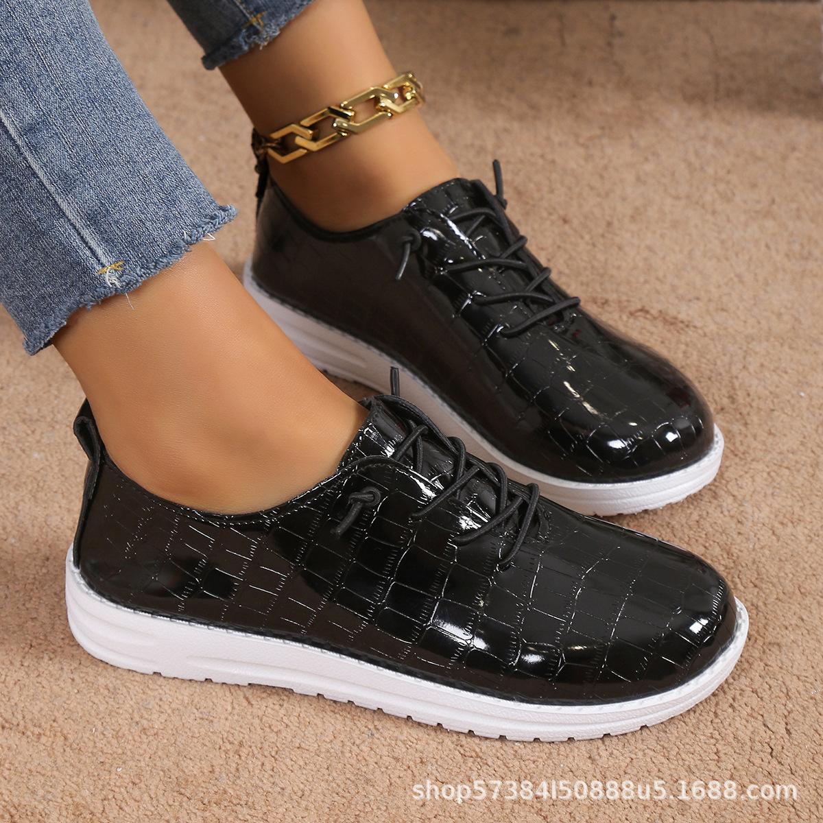 

New large size solid color leather European and American fashion versatile college style flat bottom lace-up women s shoes foreign trade size 43 36 чорний