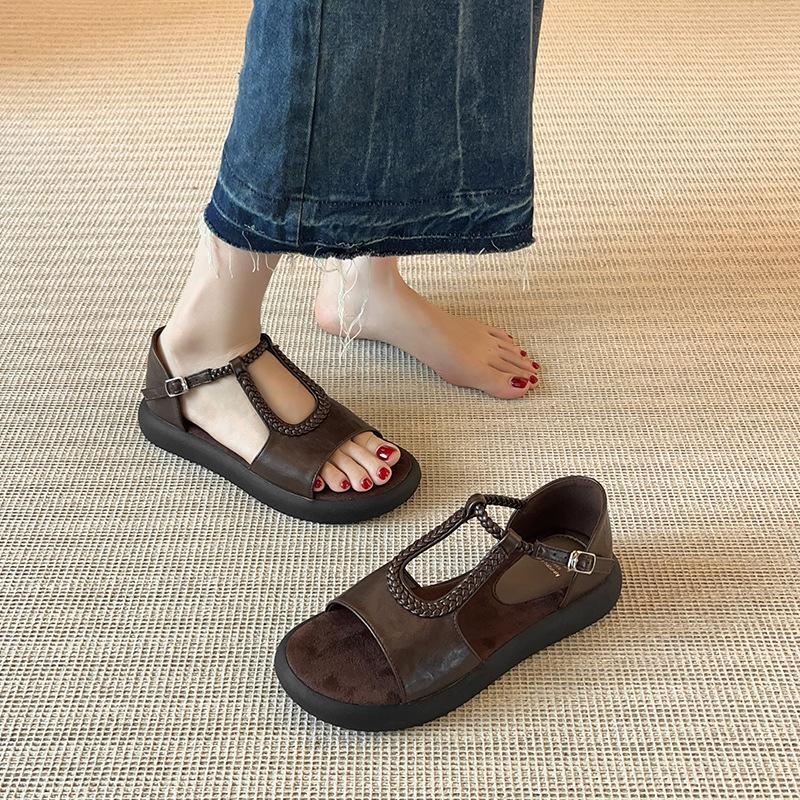 Spot~ Niche Literary and Retro College Style Sandals Women's 2025 New Retro Versatile Casual Platform Beach Shoes