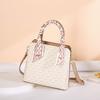 New Women's Bags Are Trendy, Small, Fresh and Wide Shoulder Straps, Messenger Bags, Fashionable Portable Shoulder Tote Bags.