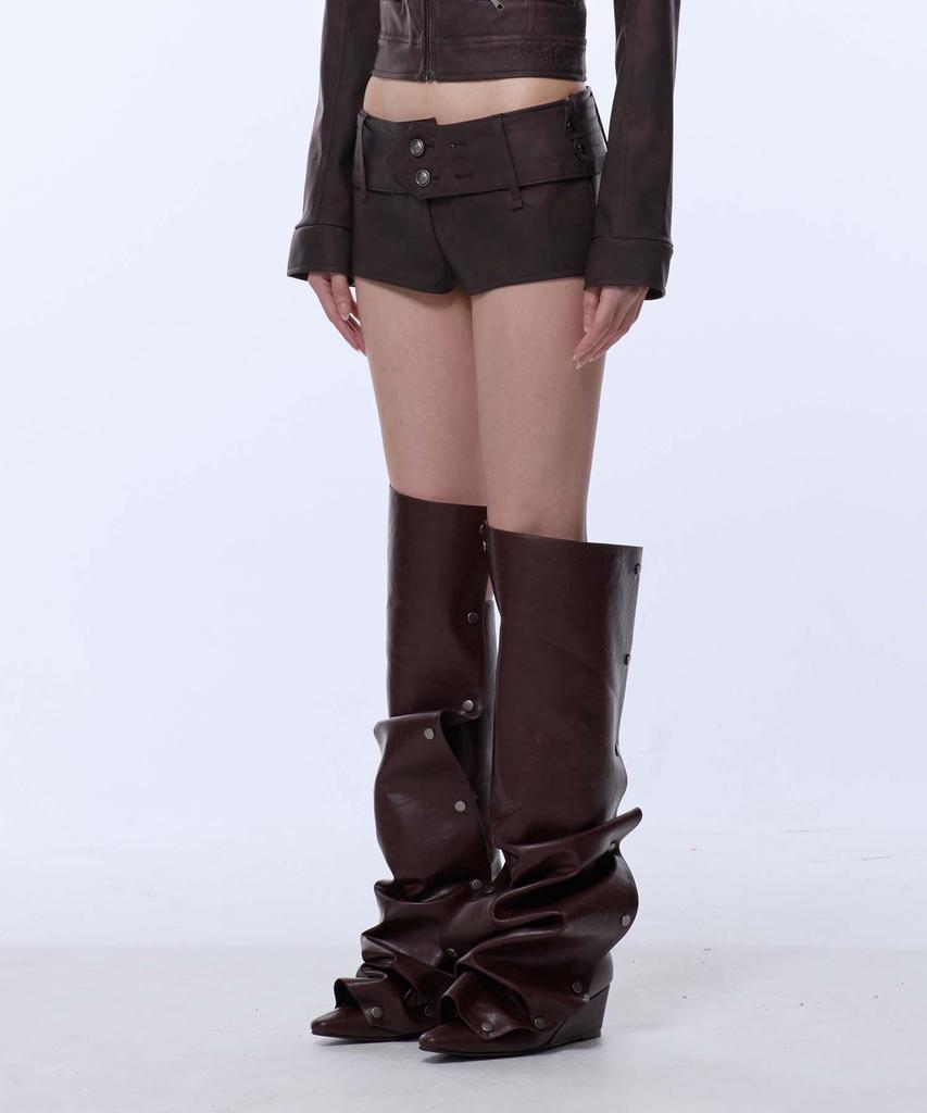 GILAARCHIVE Napoleon Belted Leather Short Pants_Brown