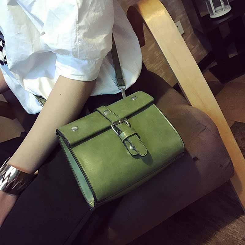 Trendy Retro European American Design Small Square Bag For Women With Magnetic Closure