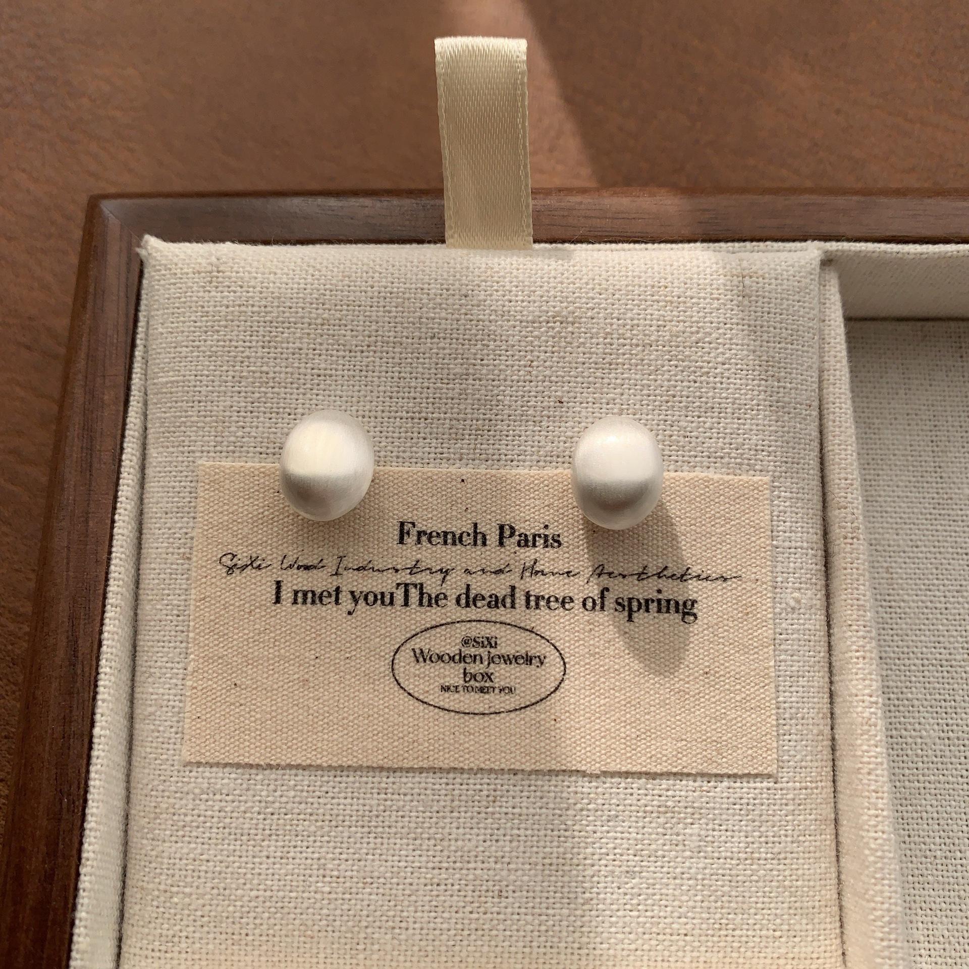 

Simple water drop four-leaf love stud earrings women s retro light luxury fashion versatile personality niche high-end earrings