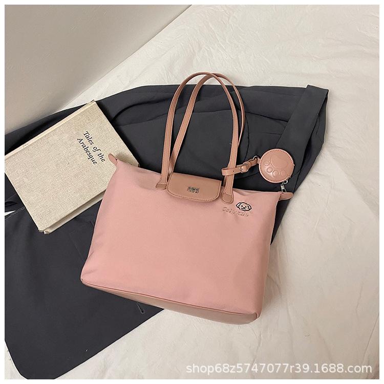 Large-capacity casual women's tote bag women's 2025 new simple and fashionable shoulder bag nylon commuter armpit bag