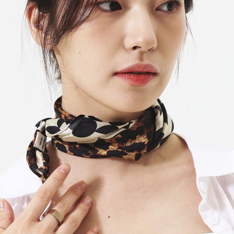 ONSZ Modern Leopard Silk Scarf