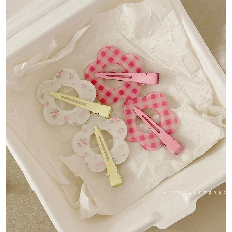 

Sweet Soft Girl Flower Heart Hair Clip - Cute Celebrity-Inspired Bangs Accessory