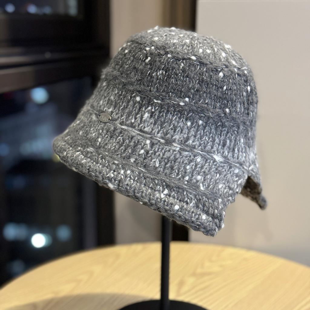 Autumn and Winter Gradient Knitted Fisherman's Hat for Women with Wide Brim Small Face Cold Protection Ear Protection Trendy Hat