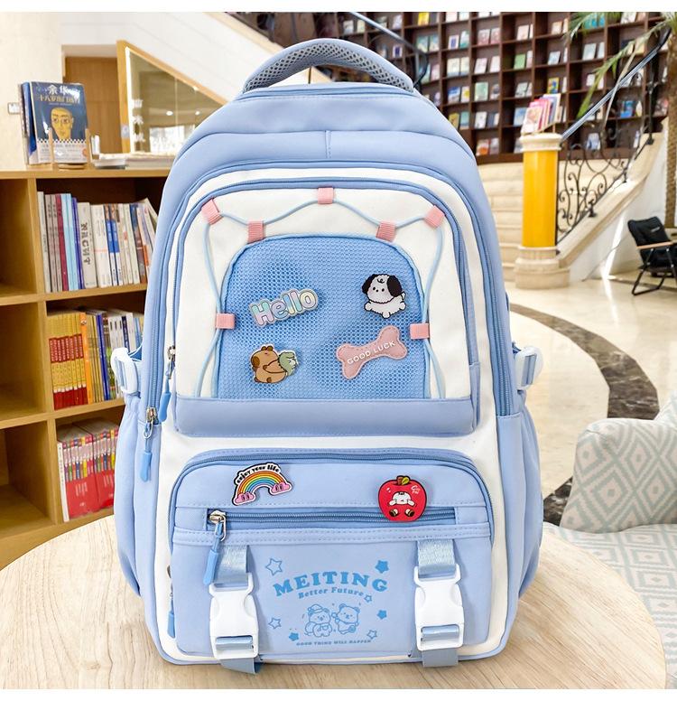 The new schoolbag is cute, small and fresh. The high-value schoolbag for high school students contrasts colors. The multi-compartment backpack