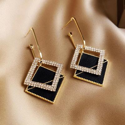 Boucles d'oreilles géométriques carrées serties de diamants, boucles d'oreilles atmosphériques rectangulaires doubles au tempérament exagéré