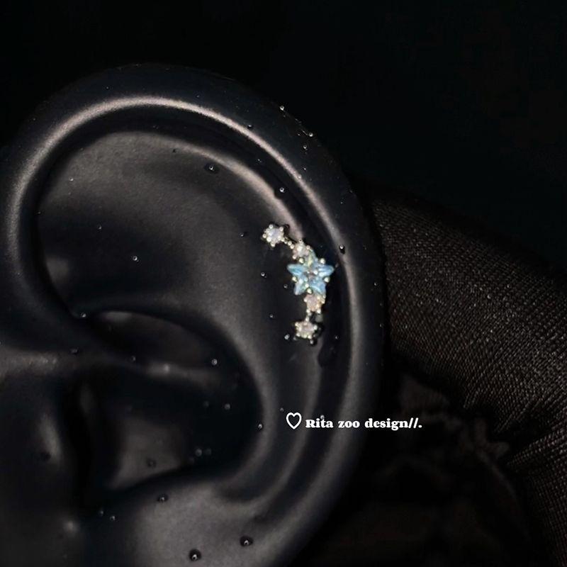 

[Rita Zoo] Star Moon Tooth-Decoration Rhinestone! Jumei Arc Zircon Ear Bone Stud 316L Titanium Steel Ear Studs Earrings A light blue one