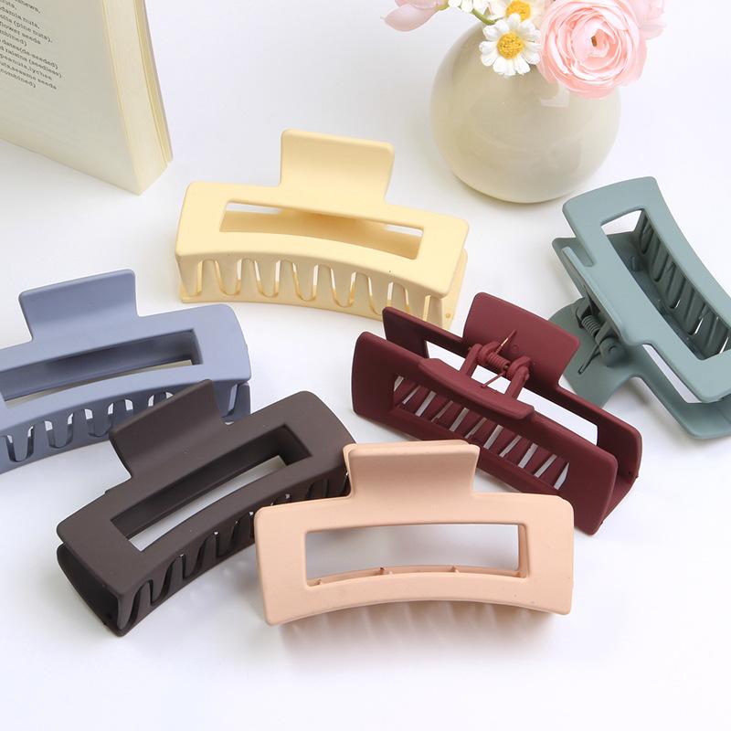 Korean style fashion matte large clip hollowed out square hair with a feminine style, braided hair, shark hair accessory