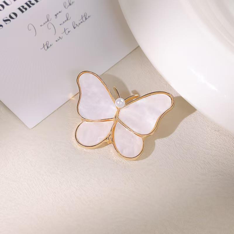 Gentle Fairy Like Mother Of Pearl Imitation Butterfly Brooch Exquisite Elegant Atmosphere Filled Exquisite Clothing Accessories