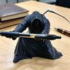 Portalápices Parca Gótica Capa Negra Esqueleto Portalápices Impreso en 3D Soporte de Bolígrafo Genial para Estudiantes Adultos Accesorio de Escritorio