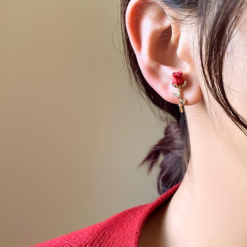 Inlaid Rhinestone Acrylic Rose Flower Earrings for Women 2024 New in Style Red Rose Stud Earring Gorgeous Luxury Zircon Gifts