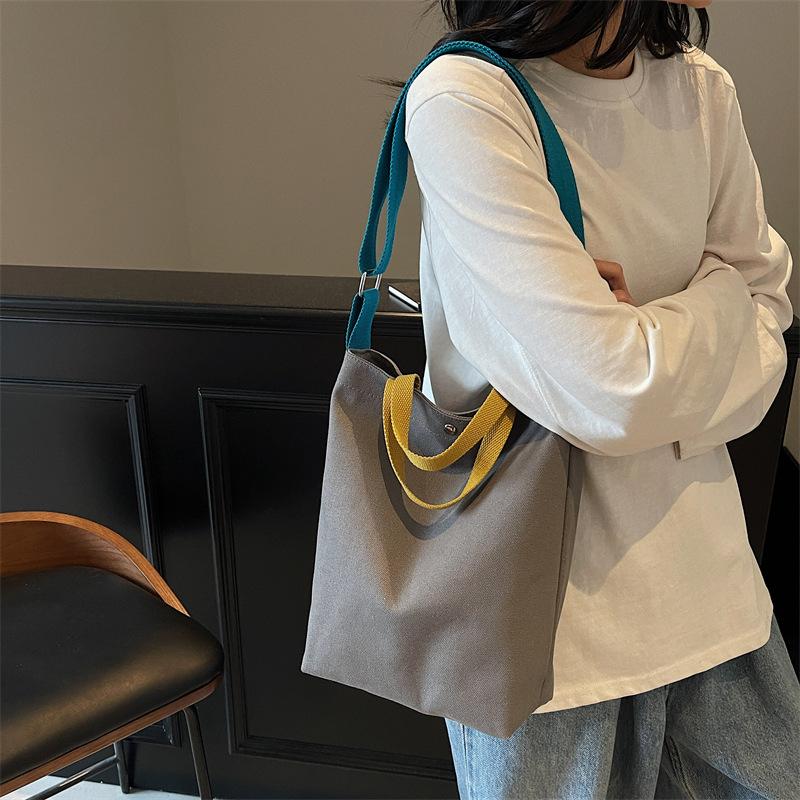 2025 Autumn New Large-Capacity Commuter Canvas Tote Bag Korean Niche Leisure Literature and Art Student Shoulder Bag