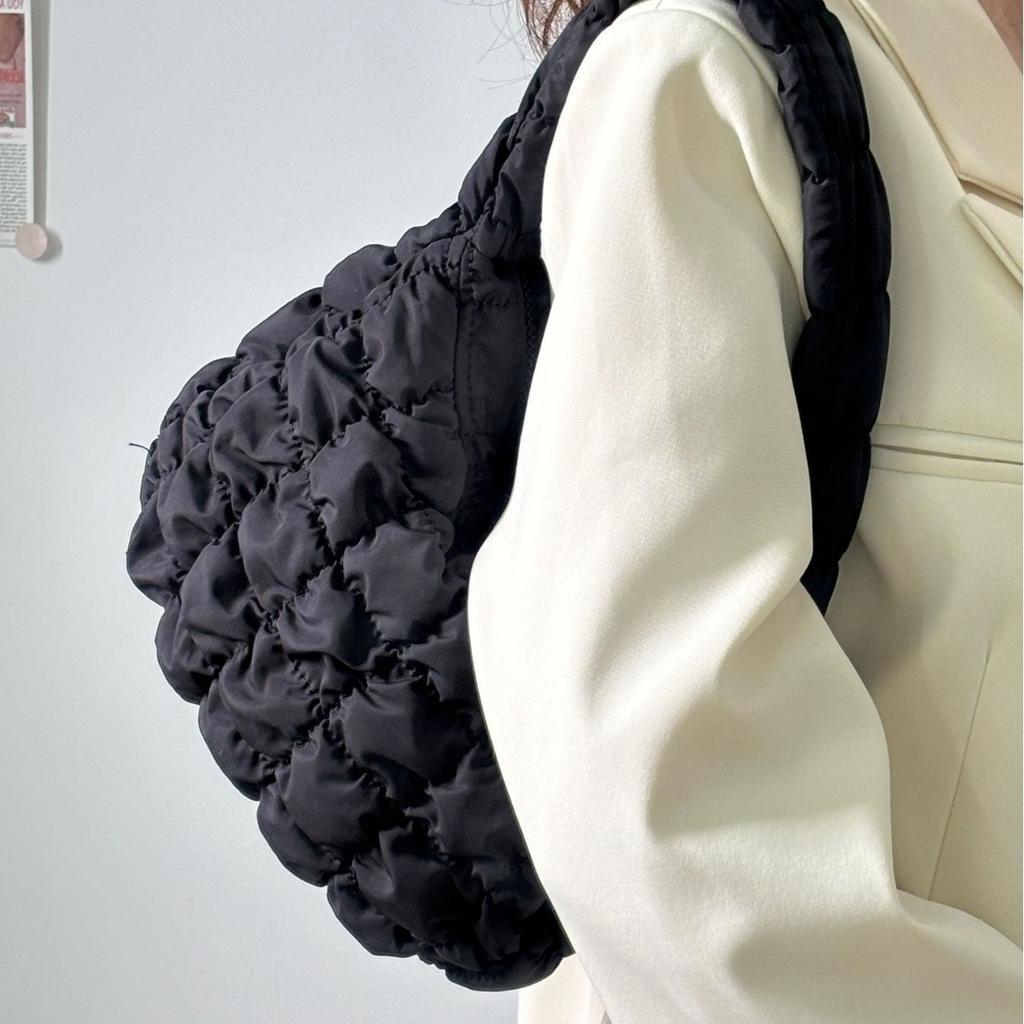 Autumn and winter Korean style new women's cloud pleated bag, unique and versatile handbag, dumpling bag for commuting to work, small tote bag