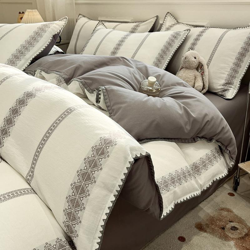 

Four-Piece Cotton Yarn-Dyed Jacquard Luxury Duvet Cover and Bed Sheet Set Flat Sheet 1.2 - 3 pcs - Cover 150x200
