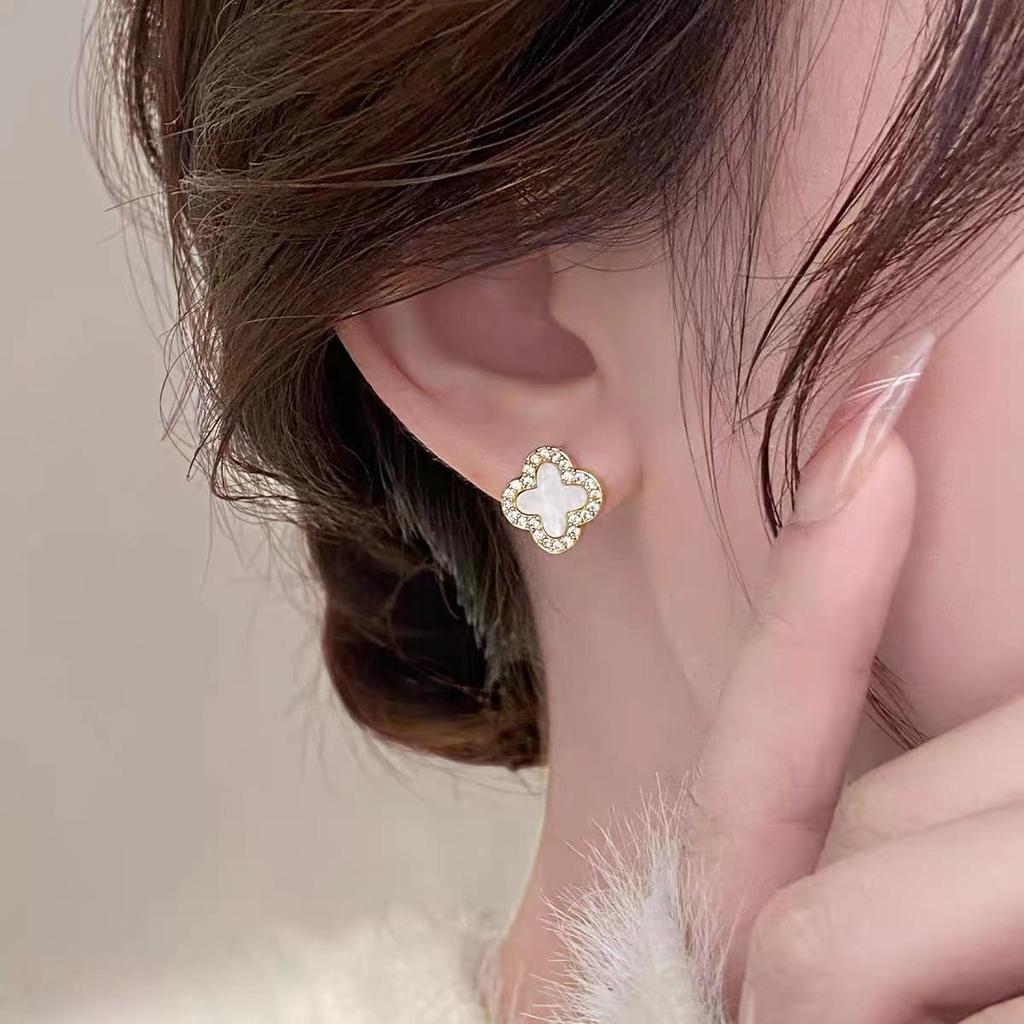 Vierblättrige Kleeblatt-Ohrstecker mit Perlmutt und S925 Silberstift - Exquisiter koreanischer Stil