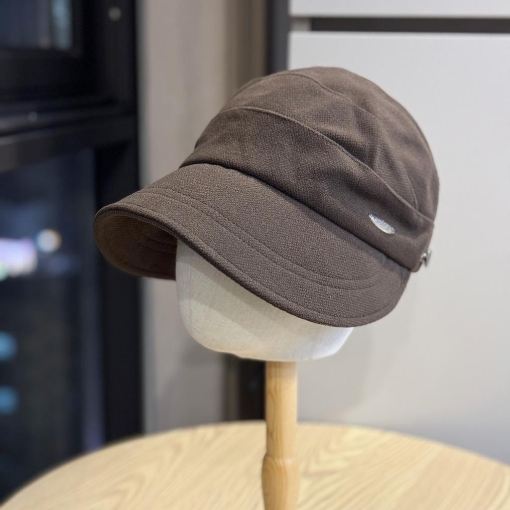 New Hats for Women Autumn and Winter Fisherman Hats Wide Brimmed Peaked Caps Versatile Temperament Face Showing Small Equestrian Hats To Keep Warm
