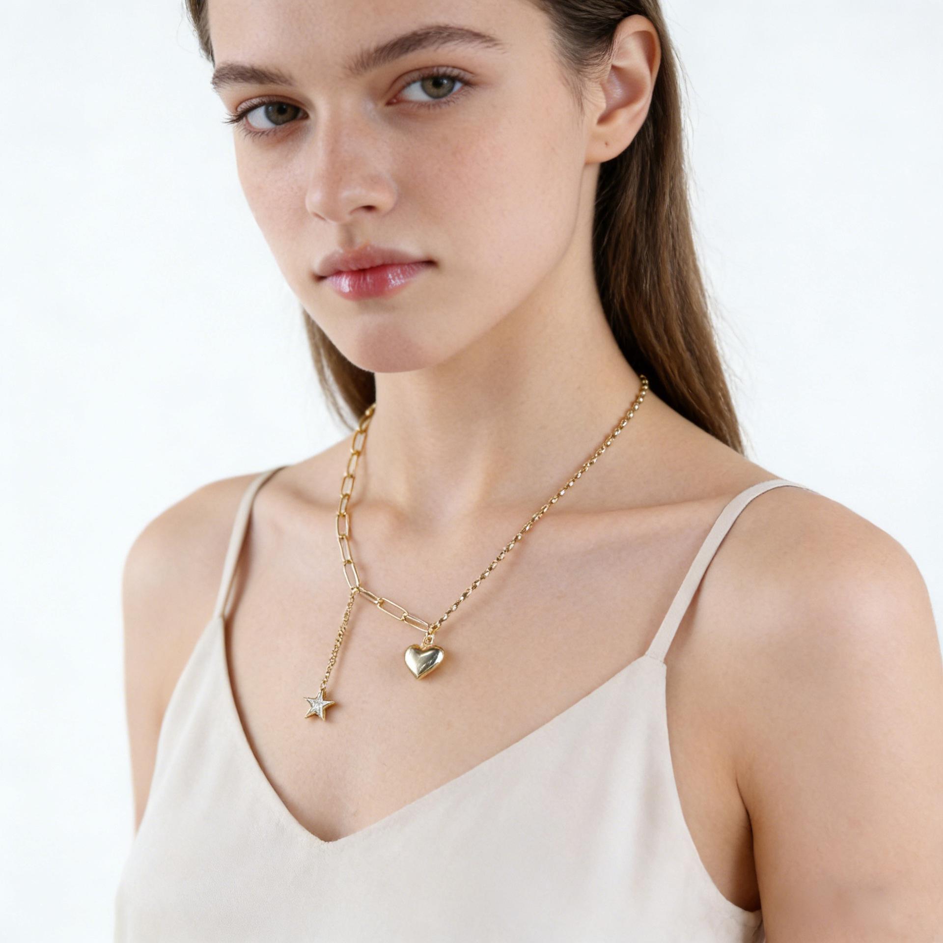 

Heart & Star Necklace: Hip Hop, Cool Style, Light Luxury Design