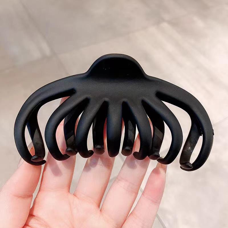 Großer französischer Retro-Klammer-Haarclip für elegante Damenfrisuren.