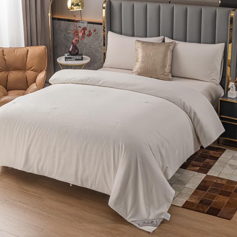 

WOODPECKER Jacquard Silk Quilt