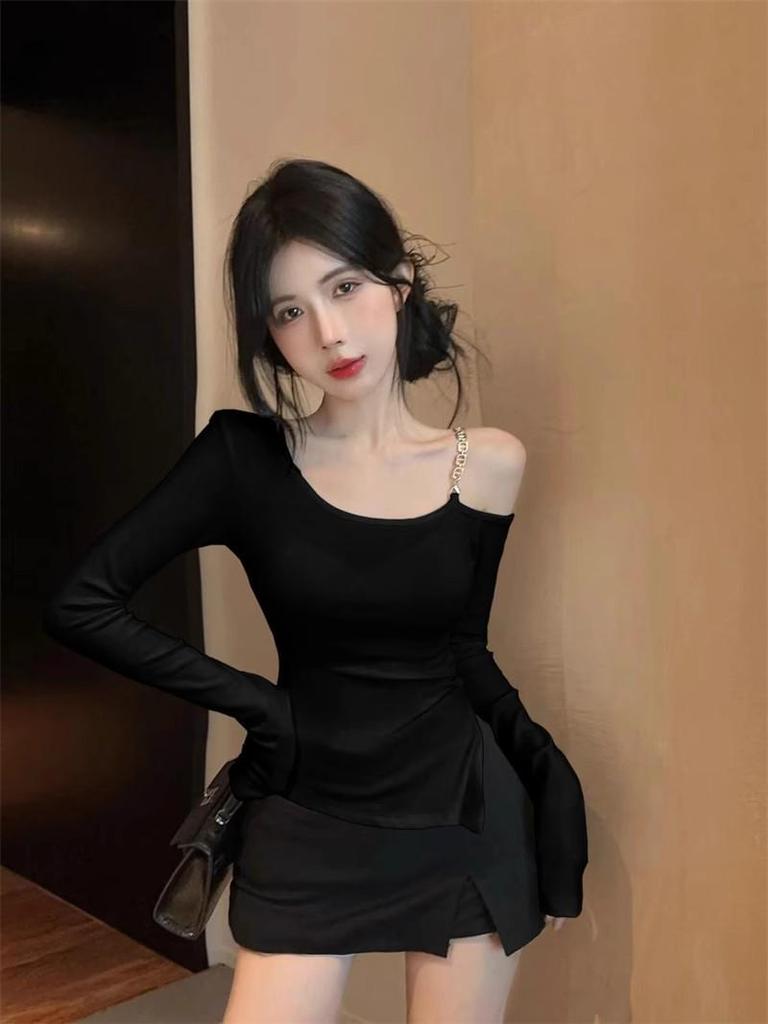 Elegant Off-Shoulder Oblique Collar T-Shirt - Women's Versatile Slim-Fit Top for Autumn and Spring