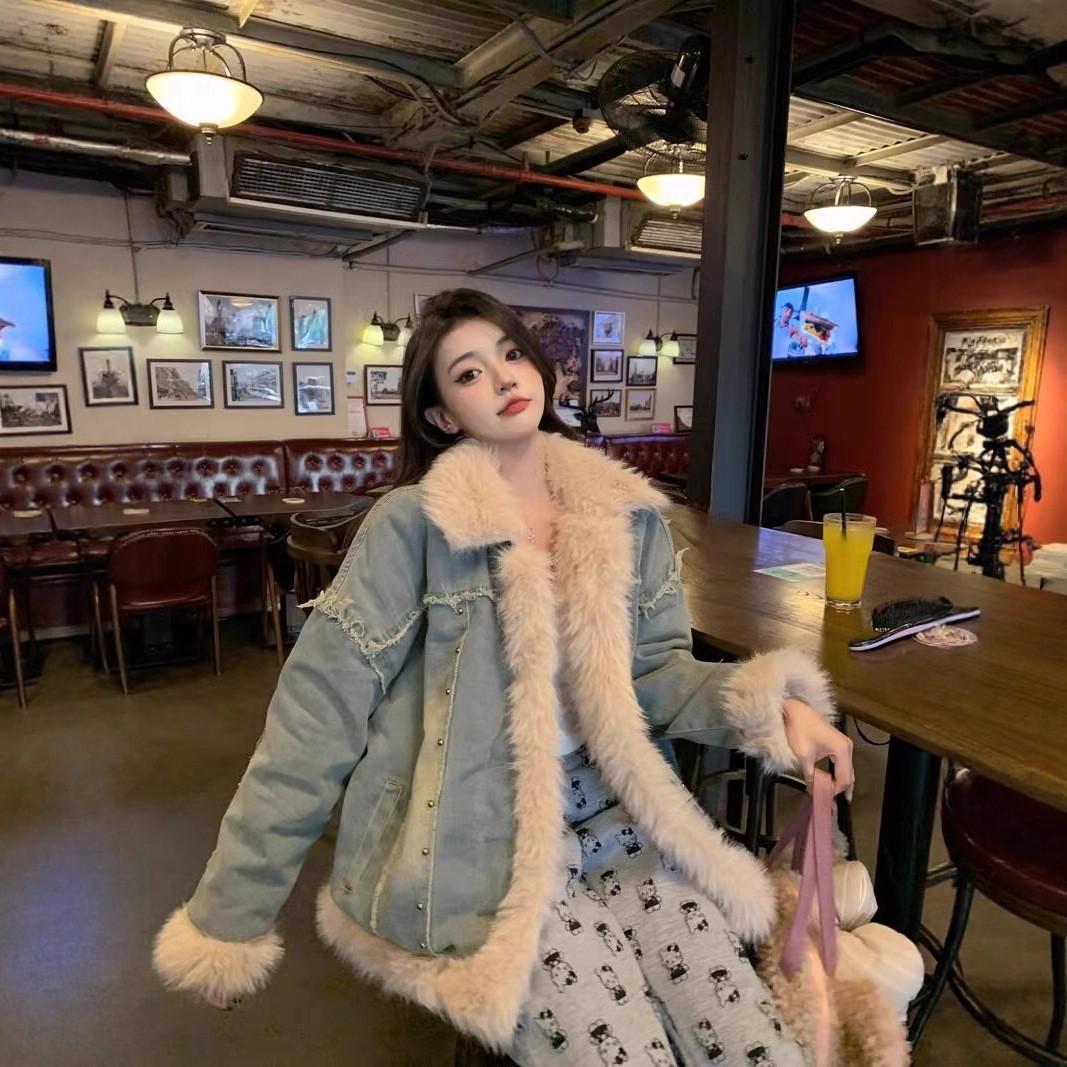 Women s Vintage Lamb Wool Denim Patchwork Coat - Winter Loose Fit, Versatile, Plus Velvet, Thickened Fur, Retro Style. Small