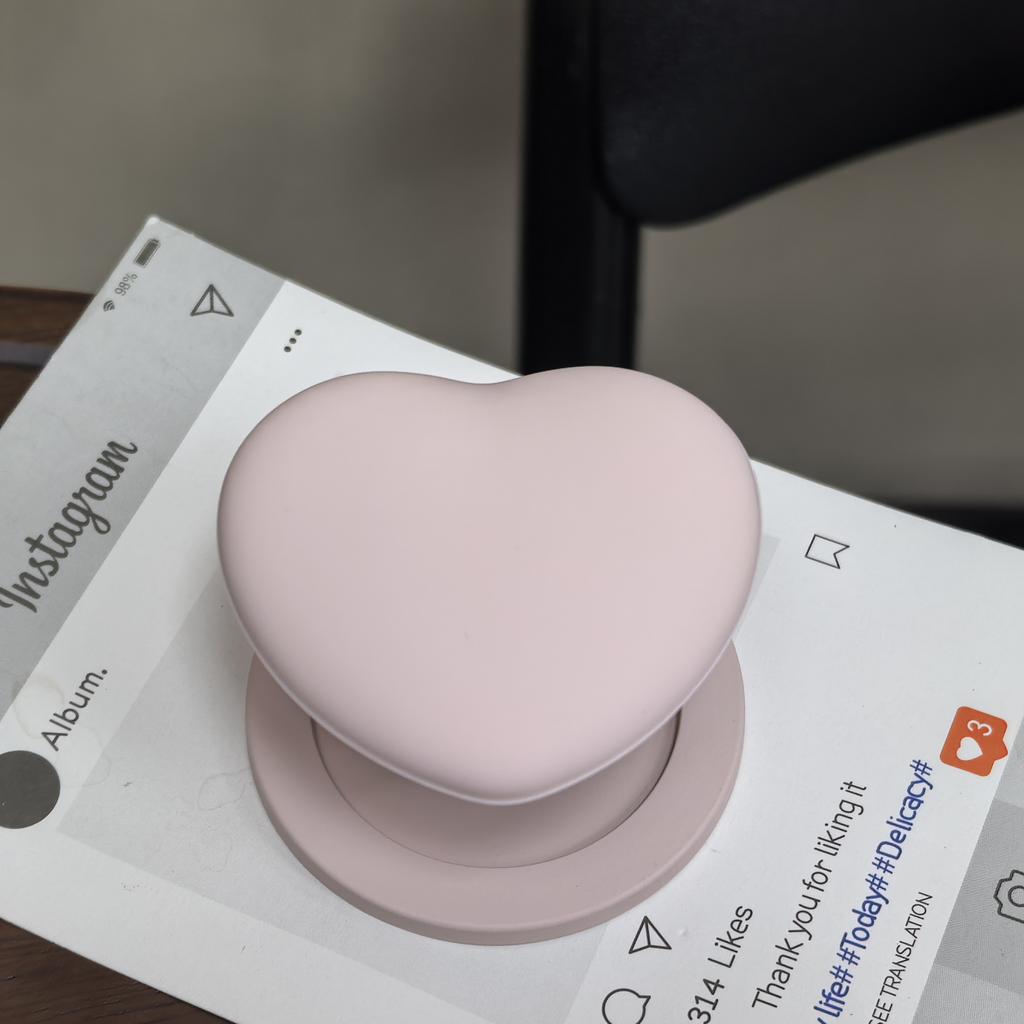 Cute 3D Love Heart Silicone Magnetic Holder Phone Grip Tok Stand Bracket Support For iPhone 17 For Magsafe Accessories Girl Gift