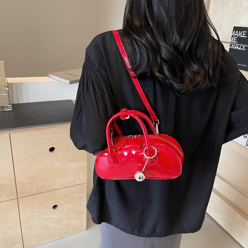 High sense niche bag women's summer 2024 new fashion messenger bag women's Internet celebrity explosion portable small square bag