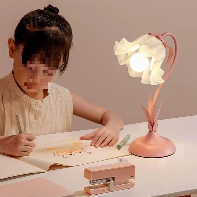 Pastoral Study & Bedroom Night Light: Eye-Friendly Internet Celebrity Table Lamp with Floral Design