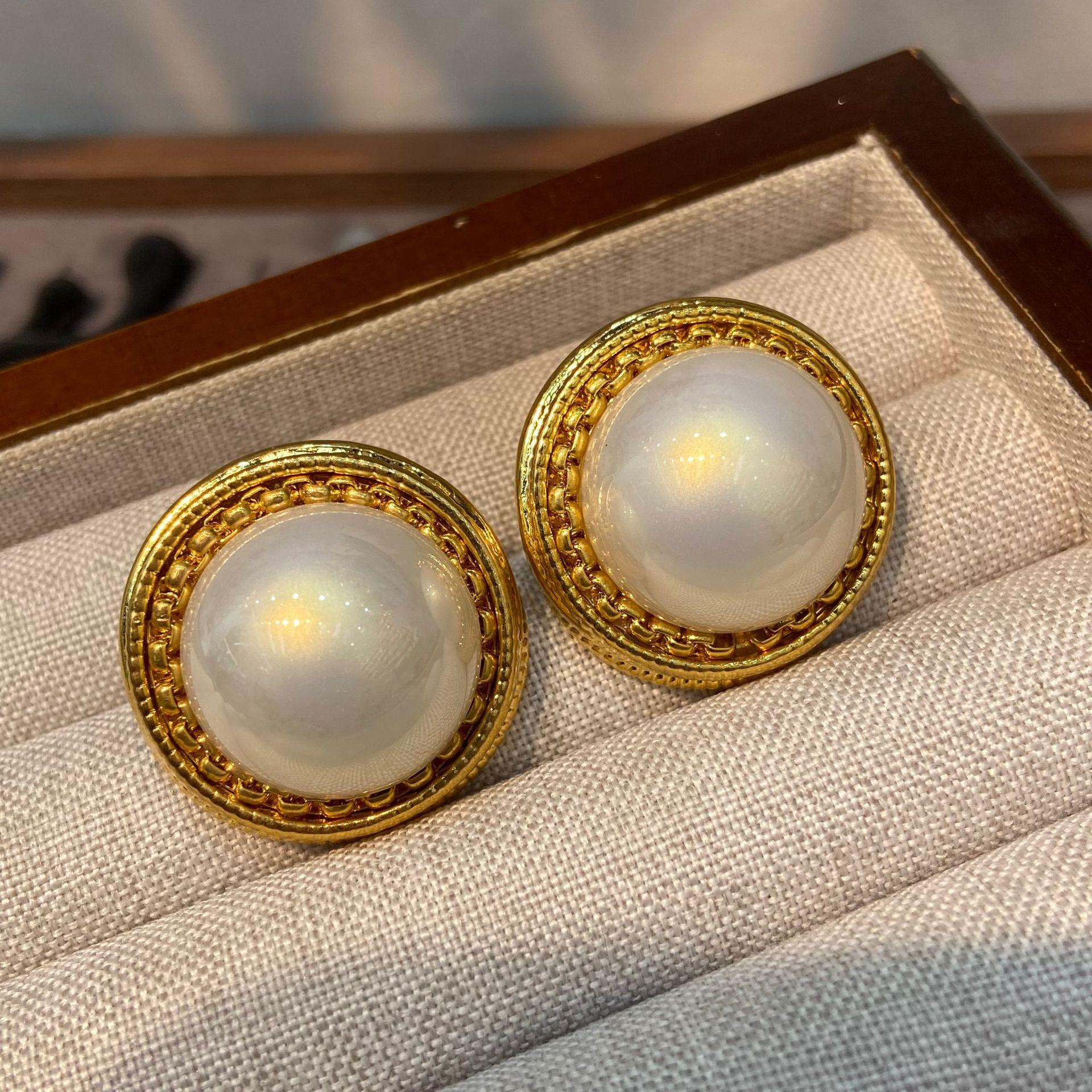 

French Retro Contrasting Color Chain Imitation Round Stud Earrings Fashionable Simple Temperament High-End Earrings Women