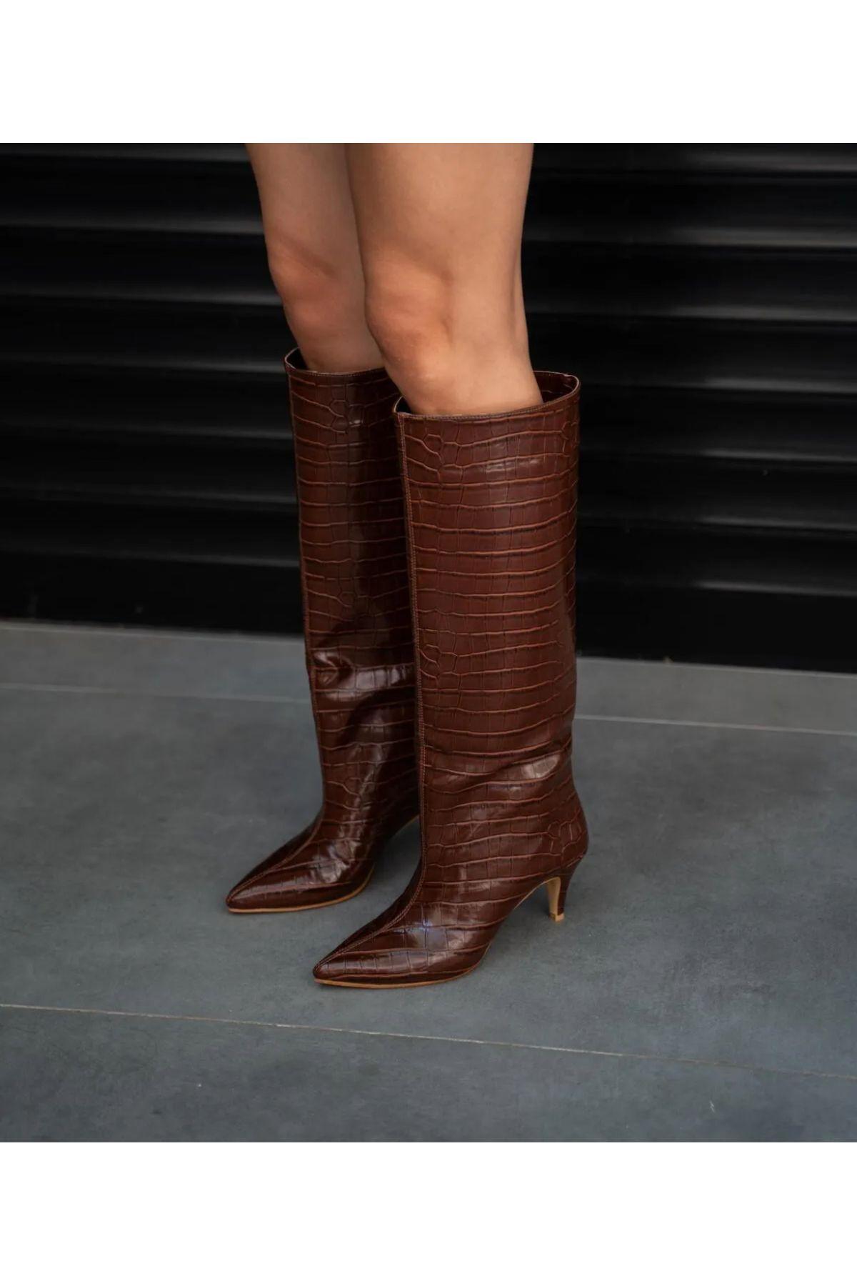 

Women Modern Stylish Fashion Boots Crocodile Short Heeled Boots 37