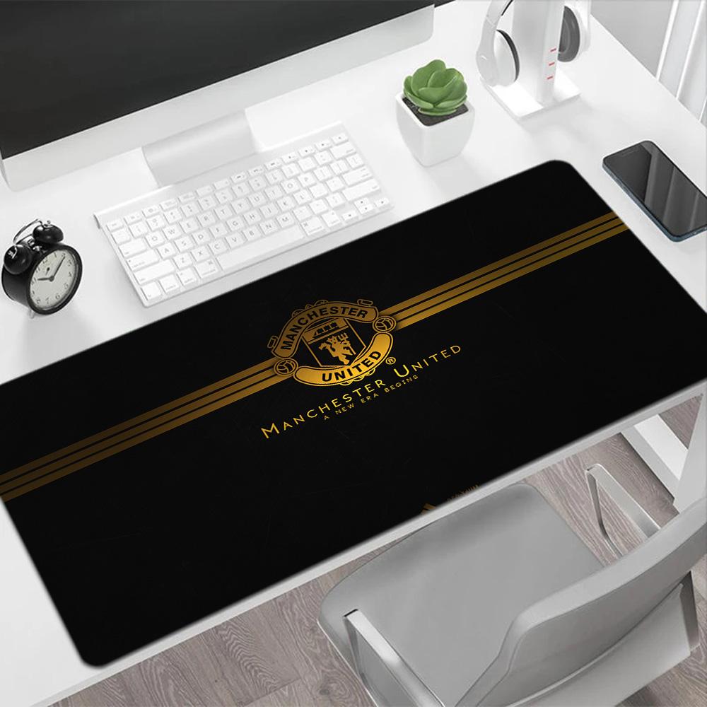 Dynamic Soccer Player Action Gaming Mouse Pad Desk Mat Computer Desk Keyboard Mat Non-Slip Rubber Bottom Office and Gaming Desk Decoration