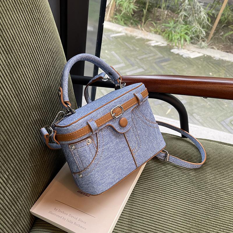 Niche Design Bag Women's 2026 New Fashion Denim Single Shoulder Messenger Bag Simple Small Square Bag