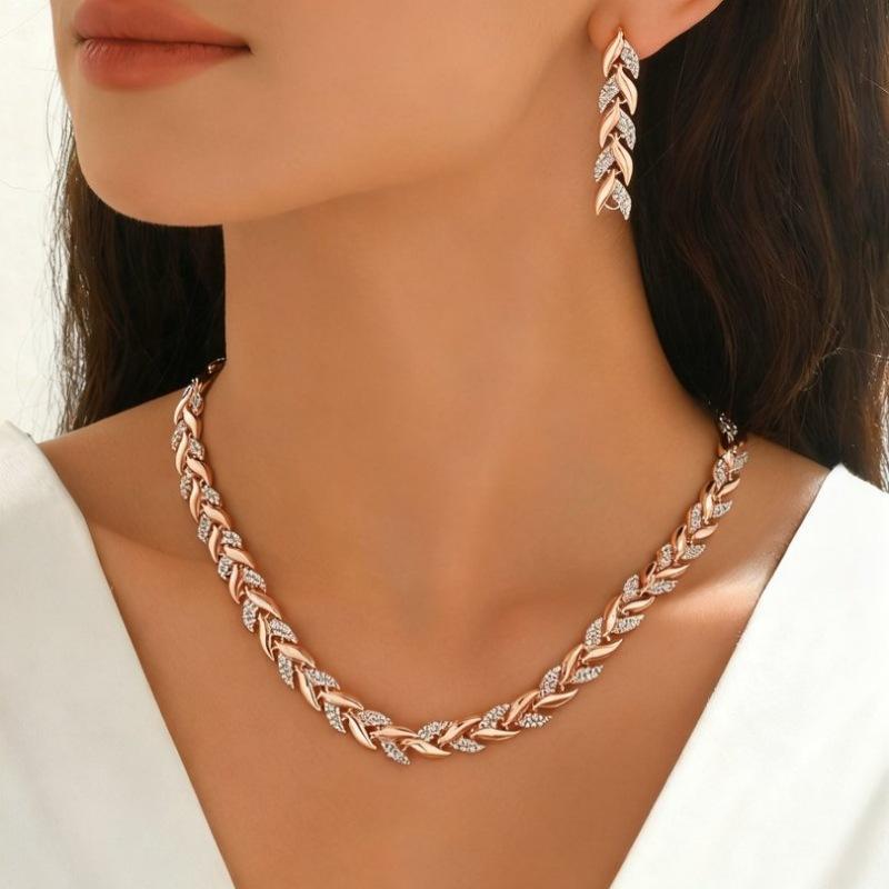 Fish Tail Style Diamond-studded Bracelet and Necklace Set - Luxurious and High-end Banquet Jewelry for Women